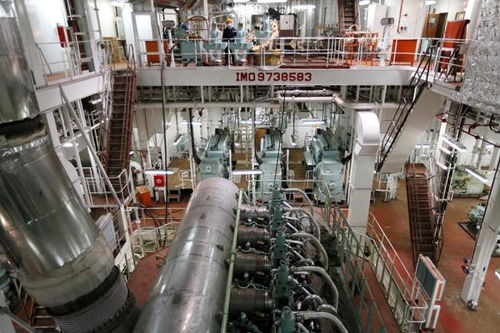 巨輪來了 排水量相當于三個 遼寧號 正在青島趕工建造