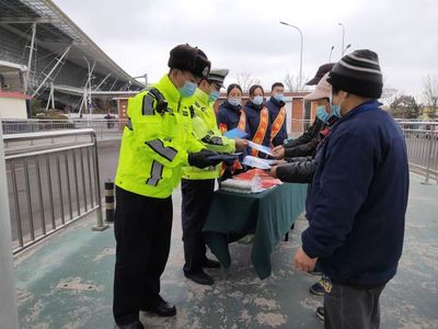 防疫情保春運 李滄交警聯合多部門開展&ldquo;牛&rdquo;警護航春運主題黨日+活動