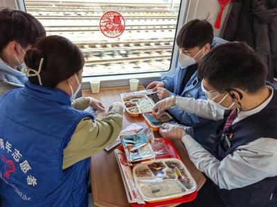 新春走基層|溫暖與愛的接力--山東青島志愿者助力視障人士春運返程