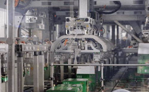 青島啤酒廠一泡尿干了二百多億,動(dòng)作熟練又絲滑,確定是第一次